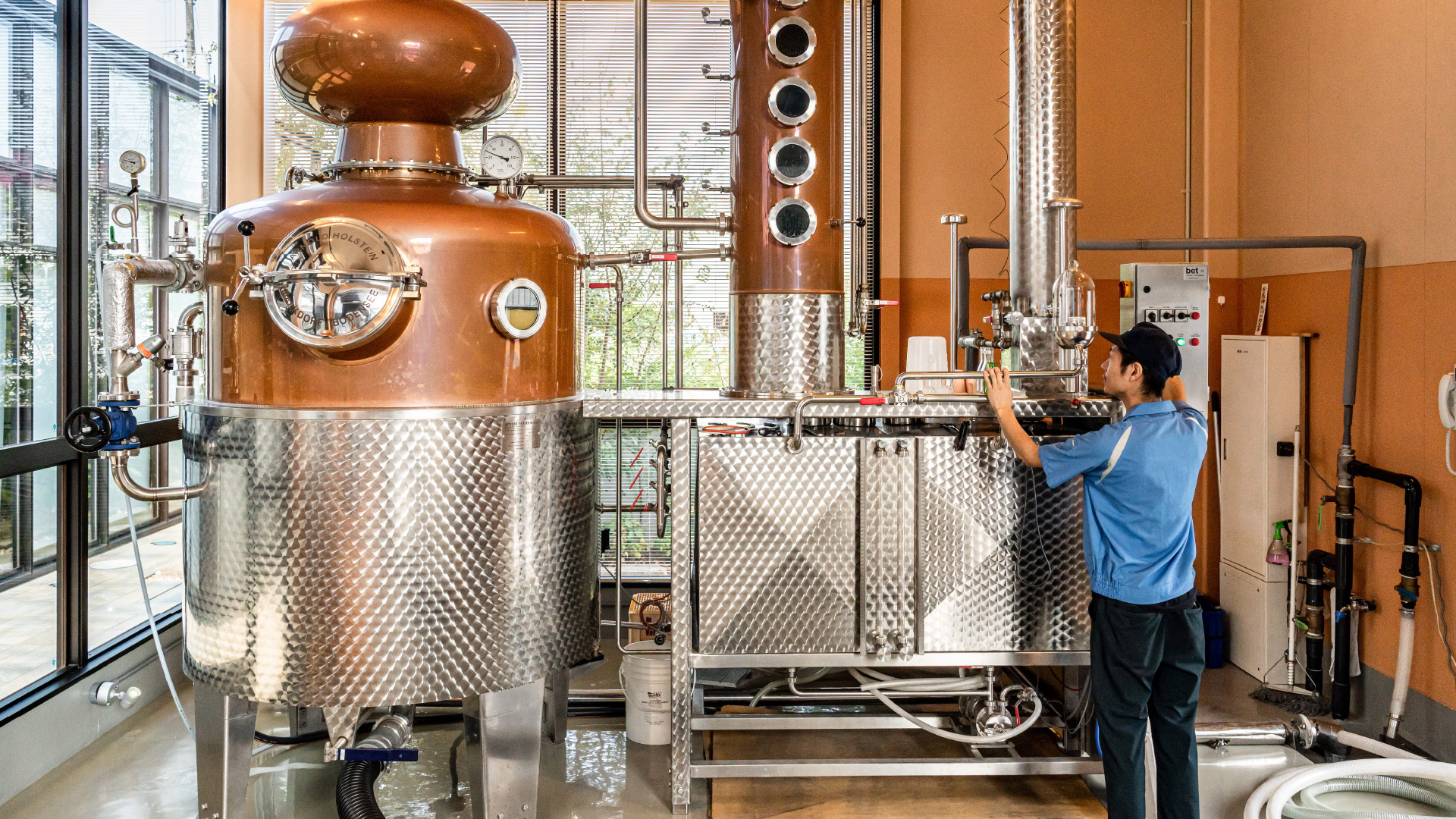 宮下酒造】新たな発想と革新で独創的な酒造り 香り高い「クラフトジン